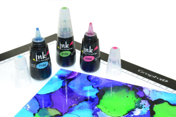 pouring graphit ink